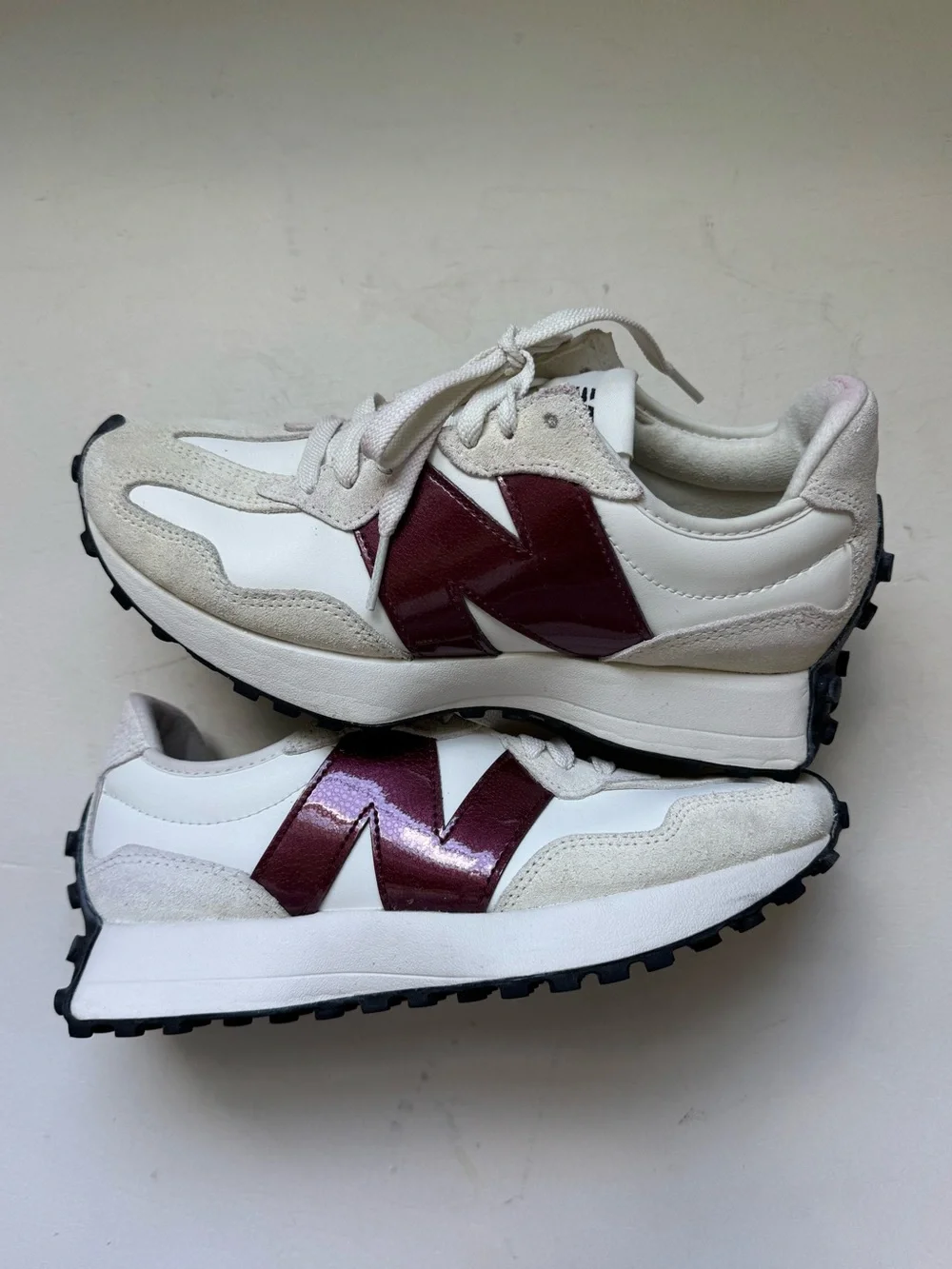 New Balance 327 Sneakers
